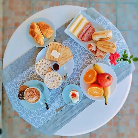 Nue בית הארחה 3*